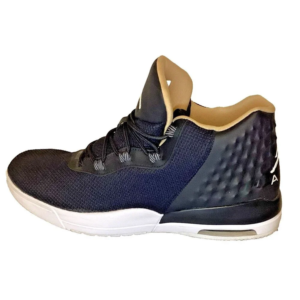 Nike Air Jordan Academy Basketball Shoes 844515-012 Men’s Size 9 Black EUC